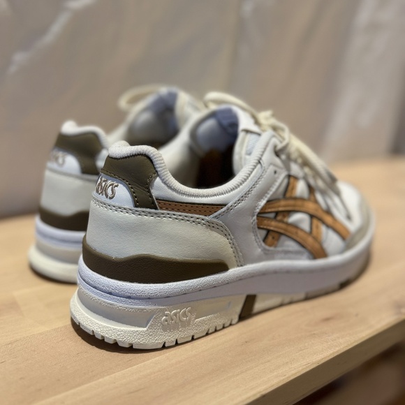 Asics new sneakers - Picture 3 of 5